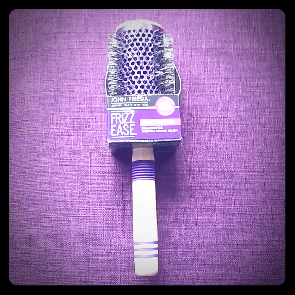 John Frieda Round Brush